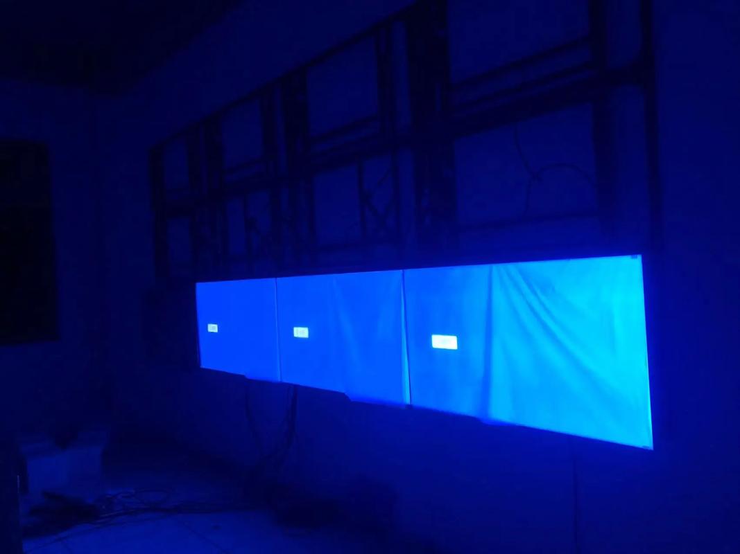55寸拼接屏3×4安裝順利完成，智能化弱電工程助力安防監(jiān)控系統(tǒng)優(yōu)化